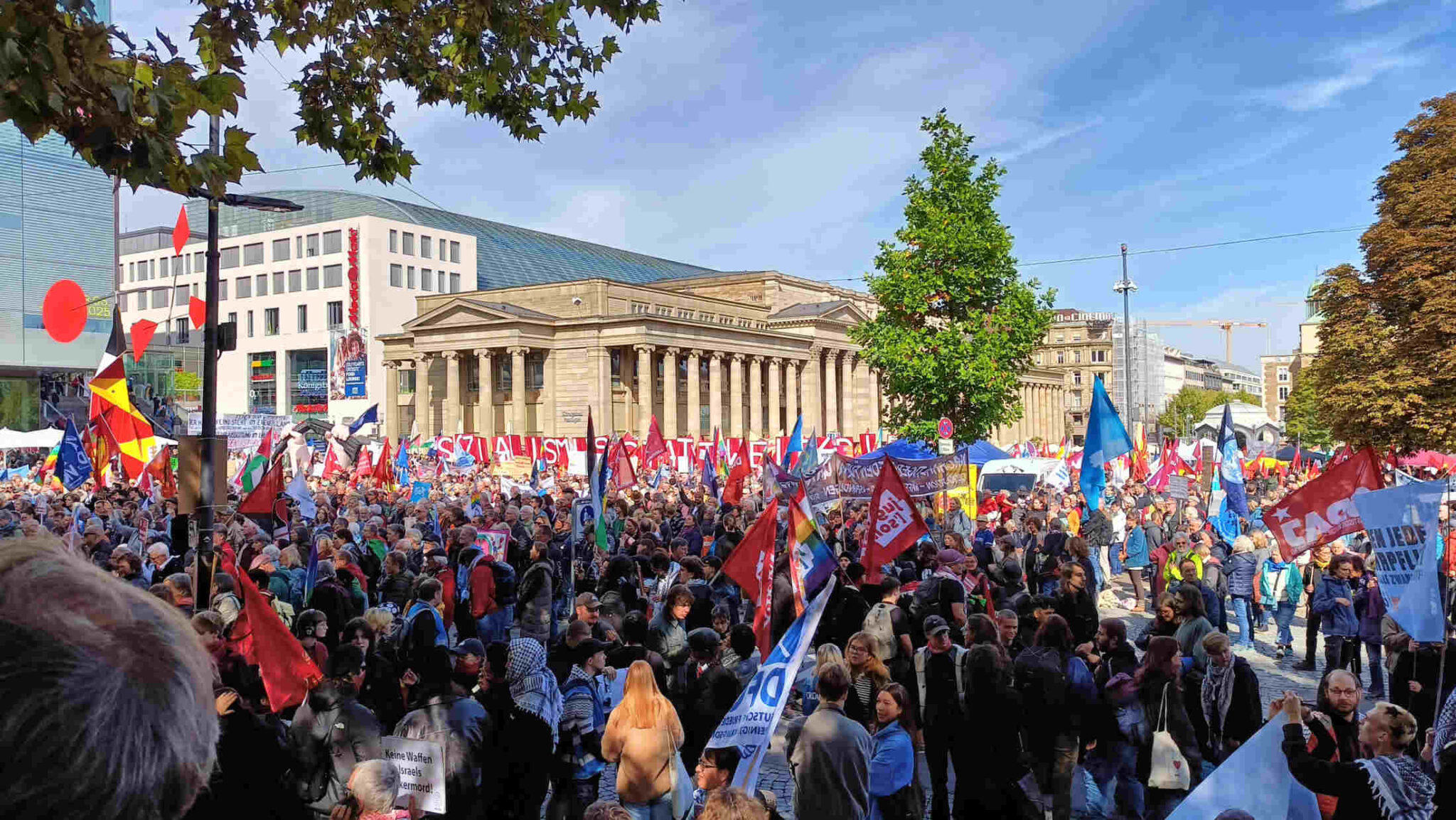 2025-10-03-stuttgart-kundgebung-0-2048x1154.jpg